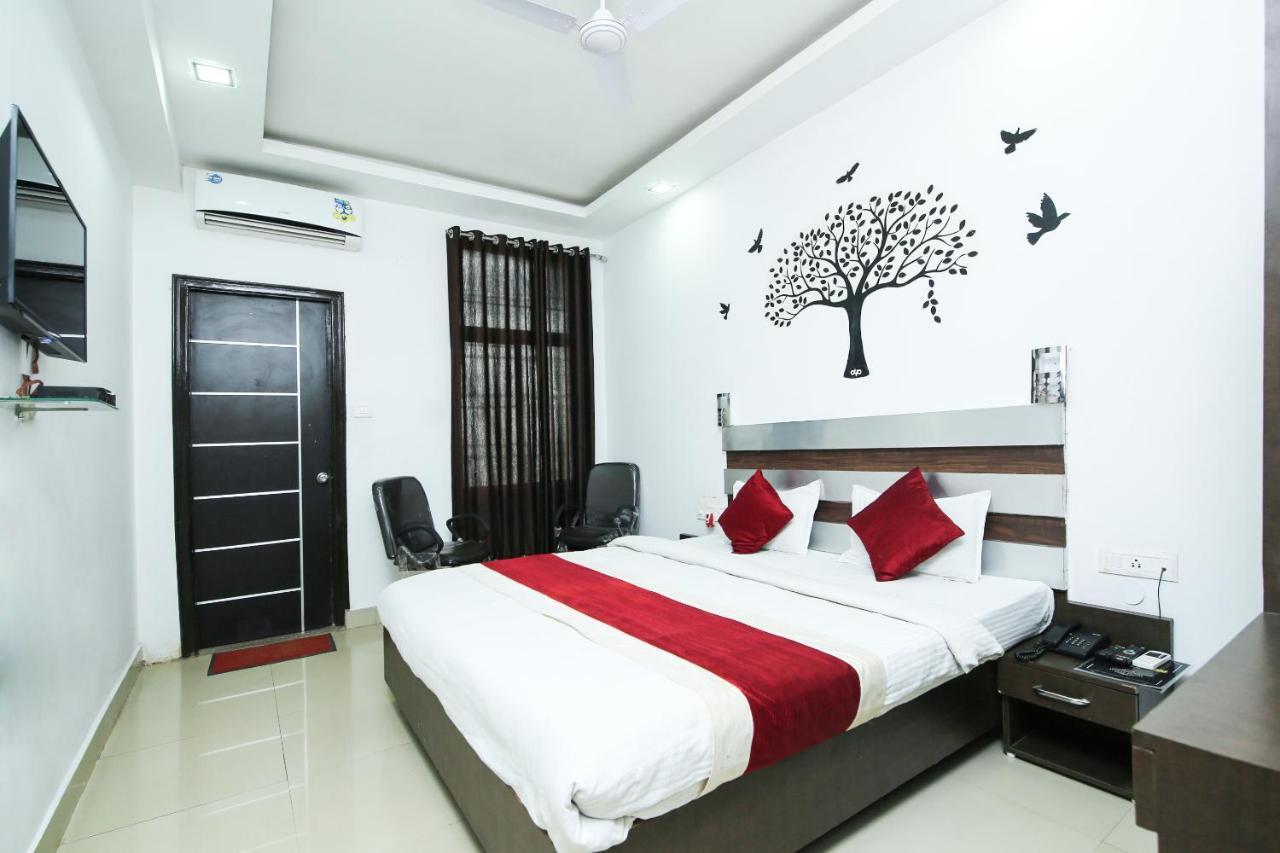 Oyo 3603 White Pearl Hotel Jabalpur Exteriör bild