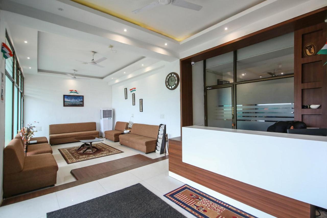 Oyo 3603 White Pearl Hotel Jabalpur Exteriör bild